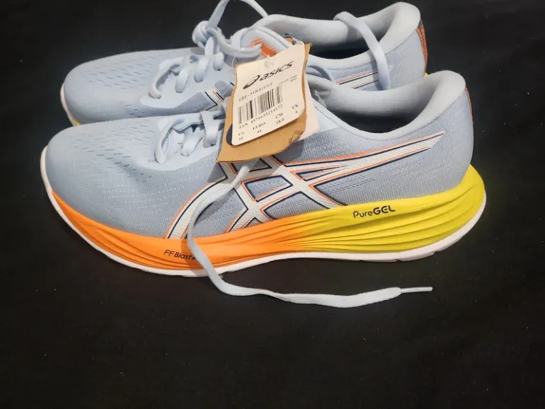 Used Asics Running Shoes bike — image 2 of 7