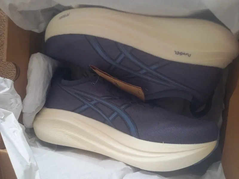 Asics Gel Nimbus 27 Running Shoes d'occasion