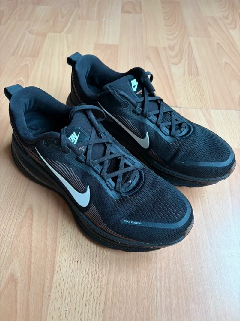 Used Nike Vomero 18 Running Shoes