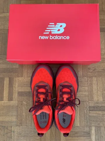 Used New Balance Hierro V9 bike — image 3 of 10