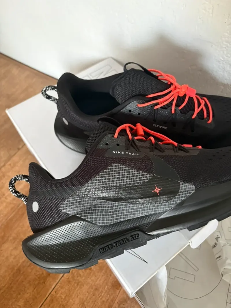Used Pegasus Trail 5 NBY Running Shoes