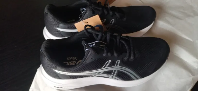 Used Asics Running Shoes bike — image 2 of 10