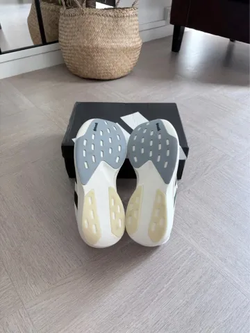 Used Adidas Adizero Evo SL bike — image 3 of 5