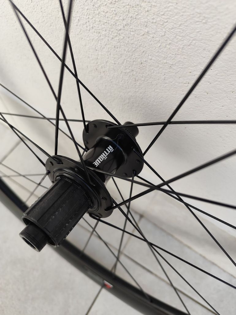 Used Attaque Carbon Wheels 2024 bike — image 6 of 7