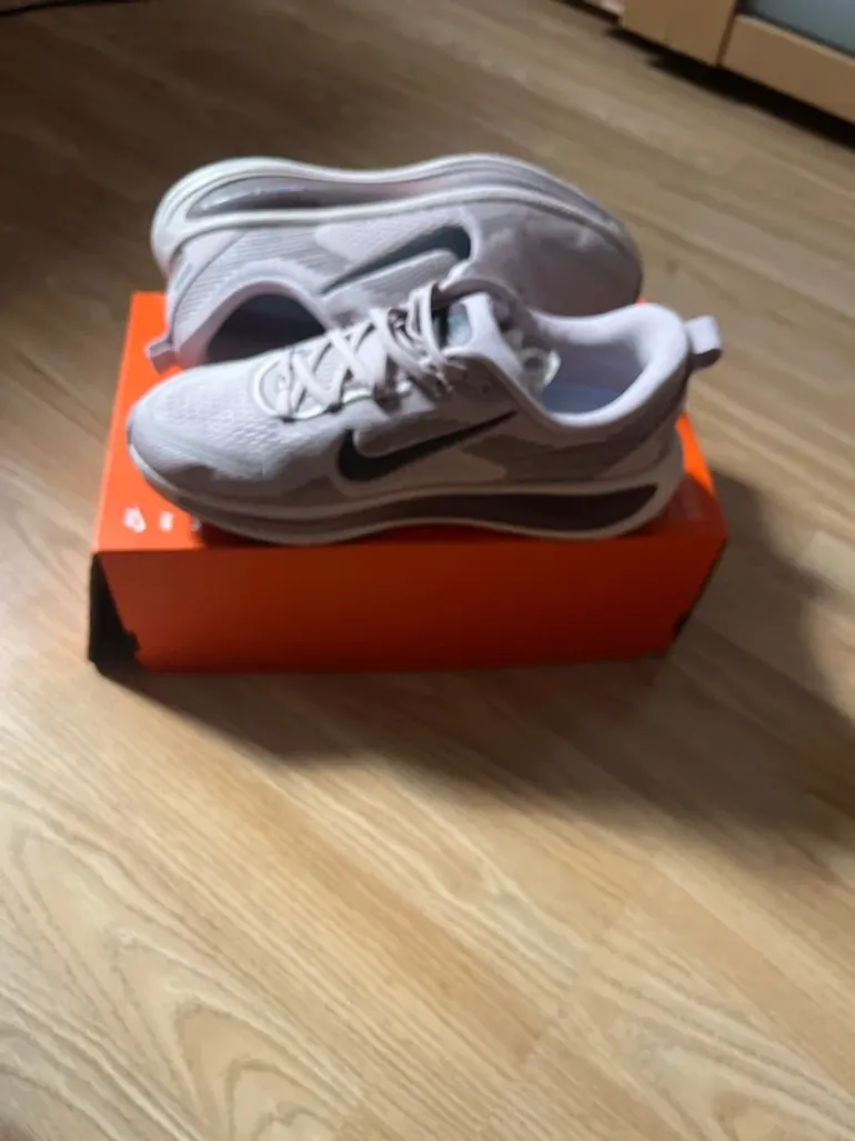 Käytetty Nike Vomero 18 bike — kuva 2 / 9