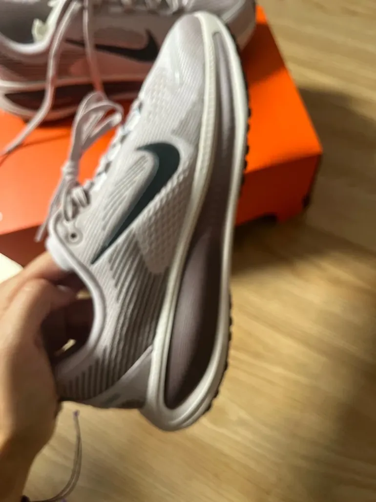 Käytetty Nike Vomero 18 bike — kuva 8 / 9