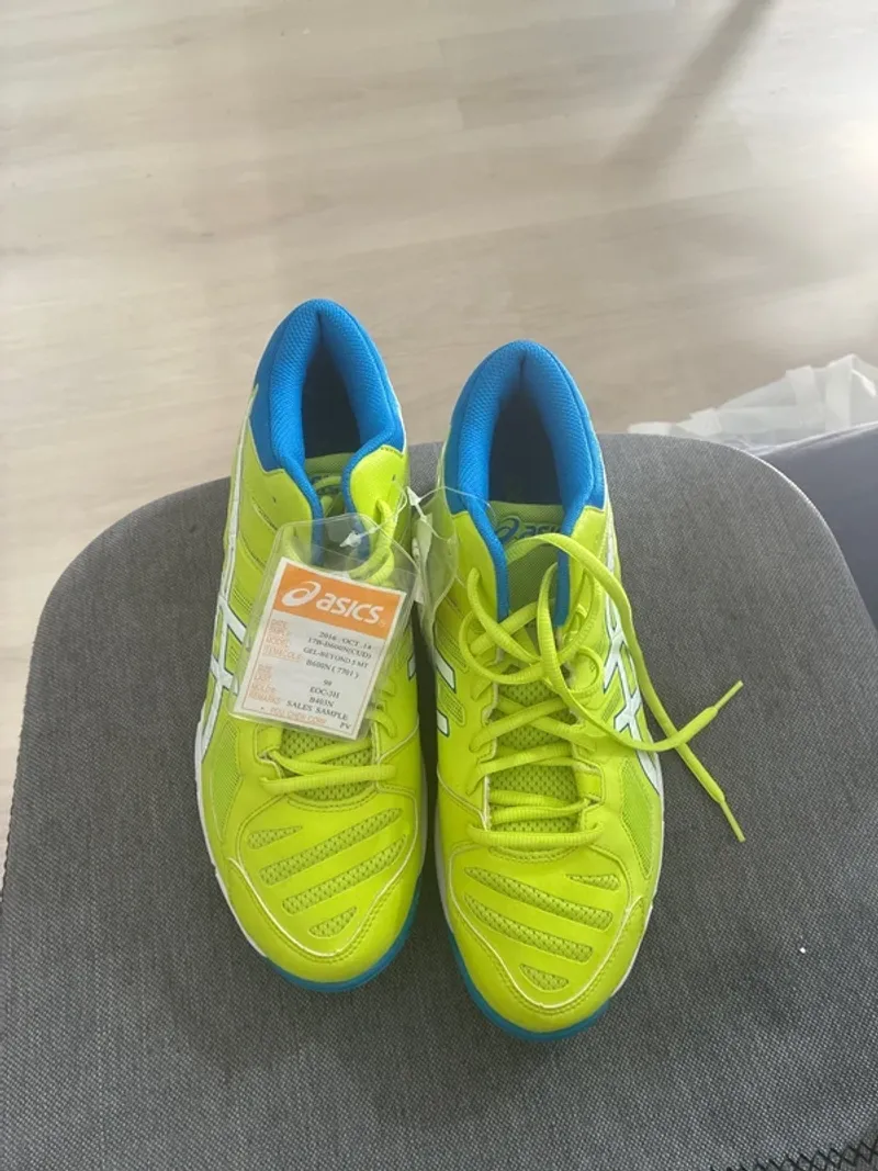 Used Asics Gel-Beyond 5 MT Volleyball
