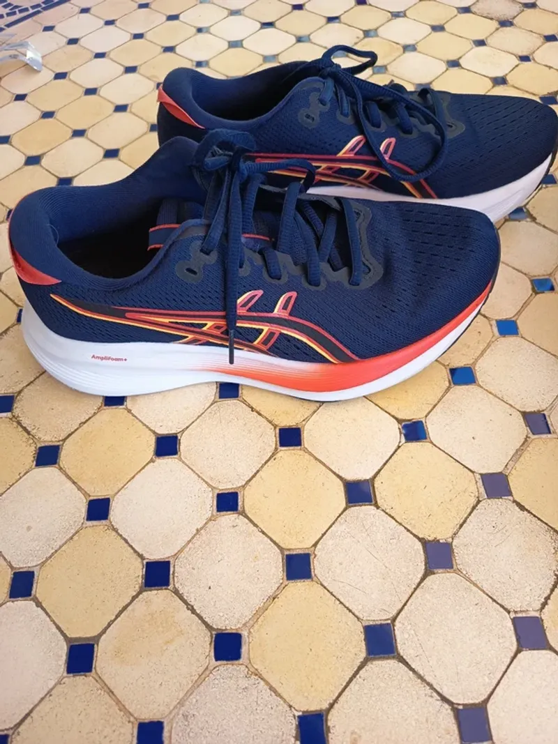 Used Asics Gel-Excite 11 Running Shoes