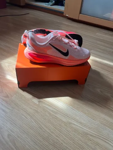Used Nike Vomero 18 bike — image 1 of 8