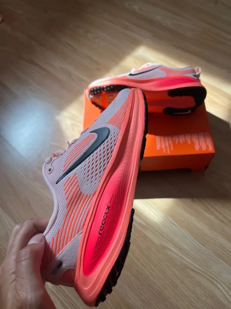 Used Nike Vomero 18 bike — image 3 of 8