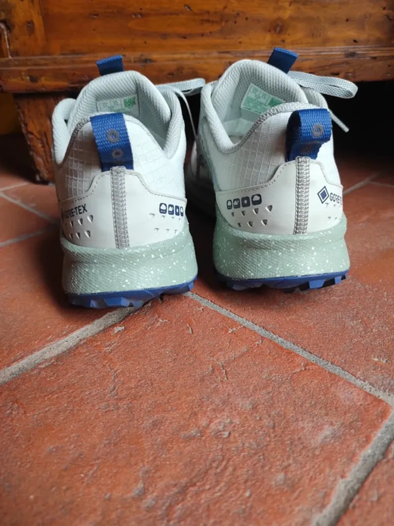 Used Saucony Trail Running Shoes bike — image 3 of 7