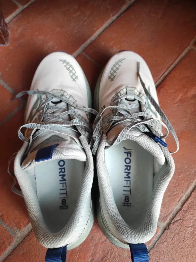 Used Saucony Trail Running Shoes bike — image 2 of 7