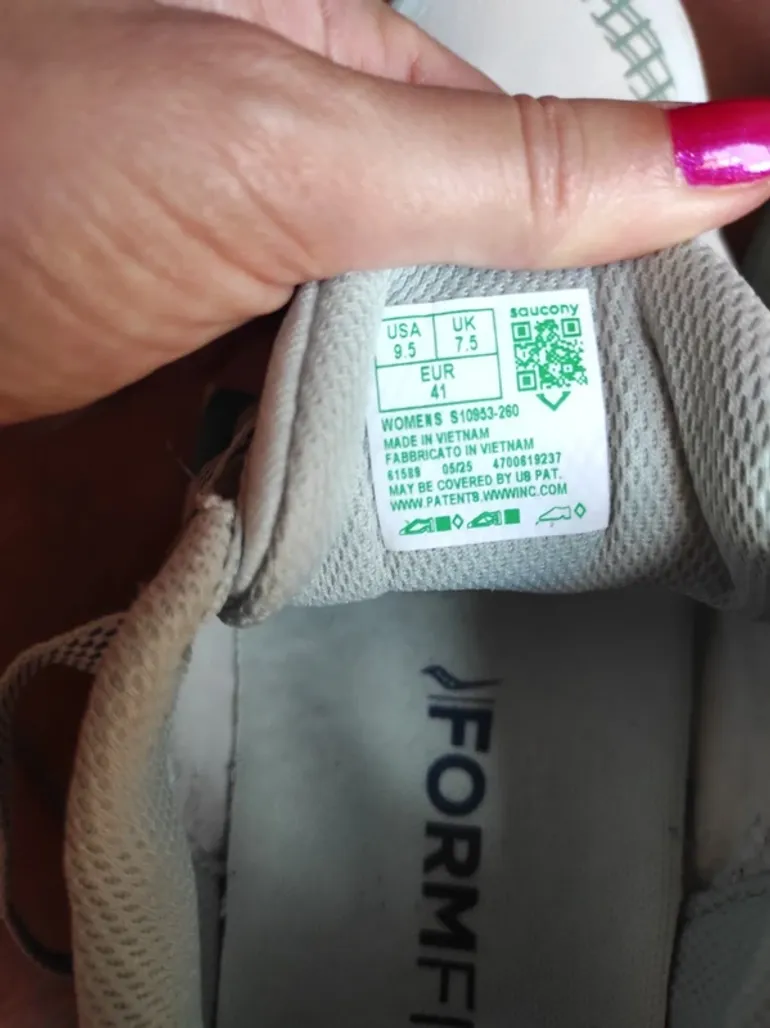 Used Saucony Trail Running Shoes bike — image 5 of 7