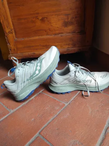 Used Saucony Trail Running Shoes bike — image 4 of 7