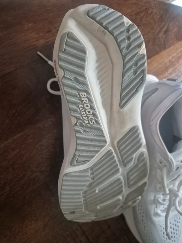 Used Brooks Running shoes bike — image 3 of 4