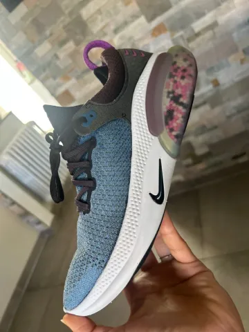 Used Nike Running Shoes bike — image 1 of 5
