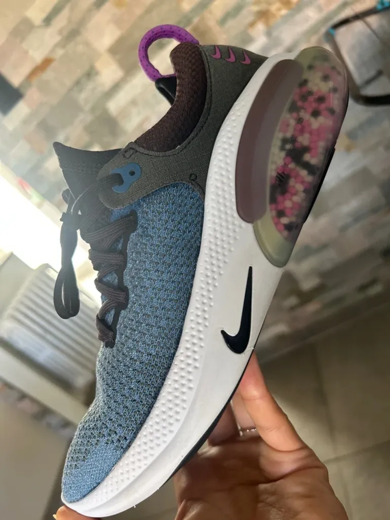 Used Nike Running Shoes bike — image 2 of 5