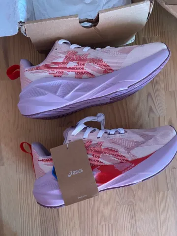 Käytetty Asics Novablast 5 bike — kuva 5 / 8