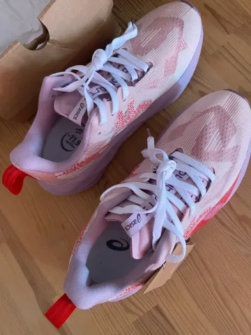 Käytetty Asics Novablast 5 bike — kuva 6 / 8