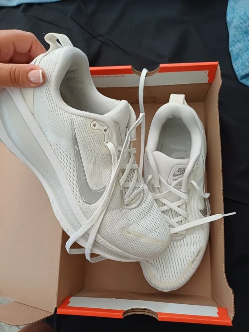 Used Nike Vomero 18 Running Shoes