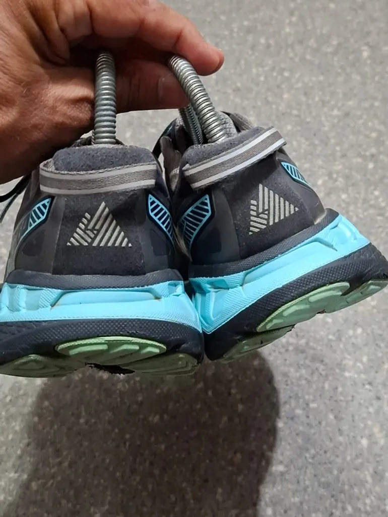Used Hoka Sneakers da corsa bike — image 6 of 15