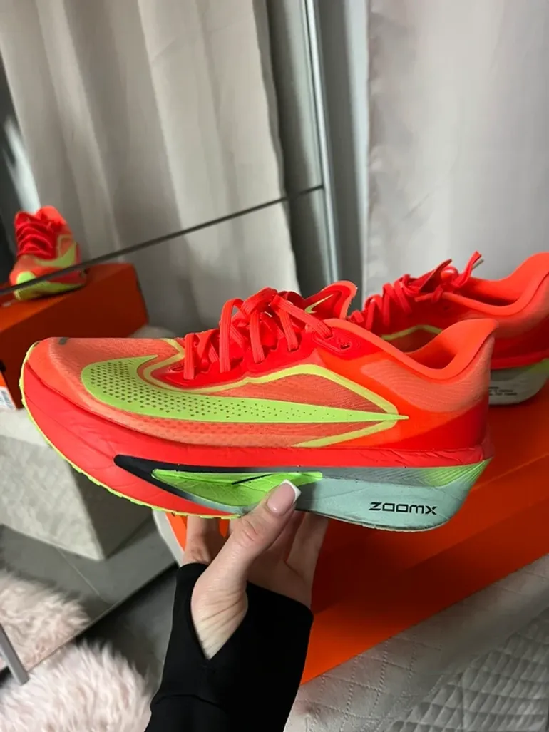 Used Nike Zoom Fly 6 bike — image 2 of 8