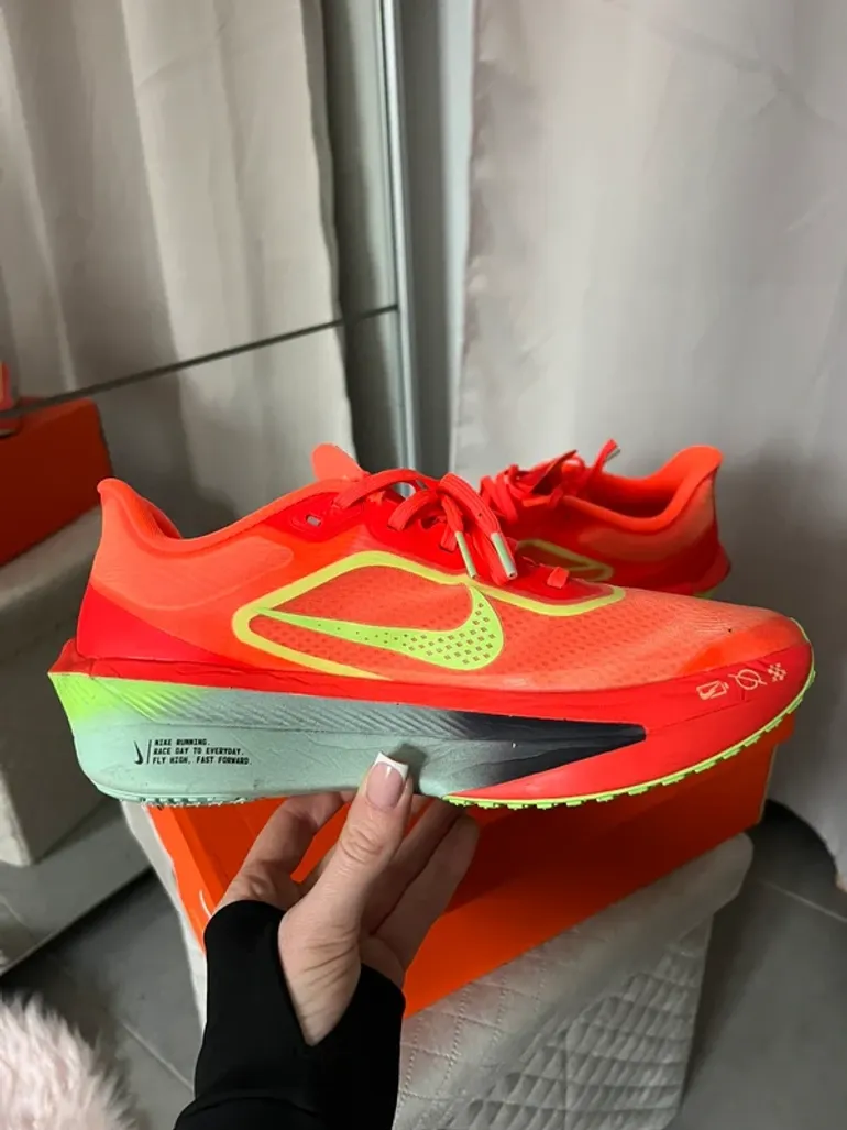 Used Nike Zoom Fly 6 bike — image 3 of 8