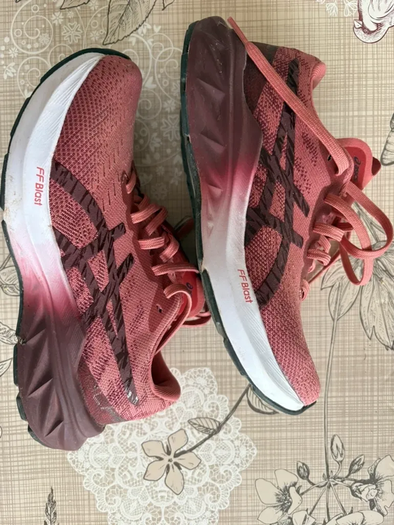 Used Asics FFBlast bike — image 4 of 5