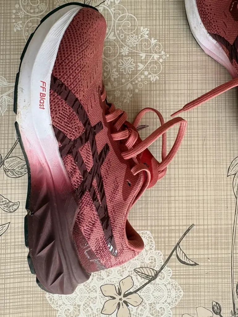 Used Asics FFBlast bike — image 3 of 5