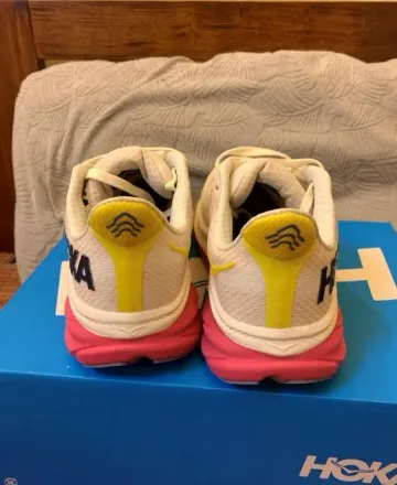Hoka running shoes bike d'occasion — image 9 sur 12