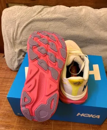 Hoka running shoes bike d'occasion — image 7 sur 12