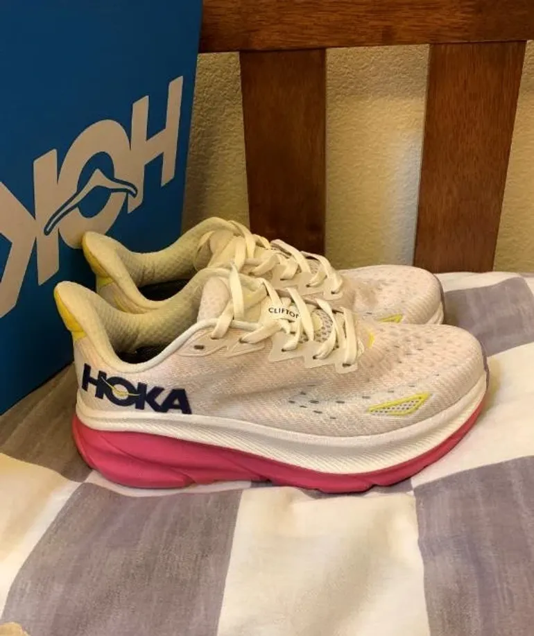 Hoka running shoes bike d'occasion — image 5 sur 12
