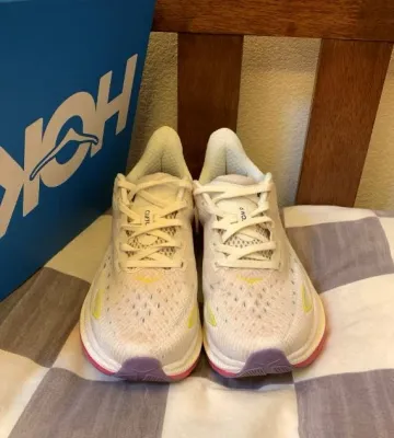 Hoka running shoes bike d'occasion — image 4 sur 12