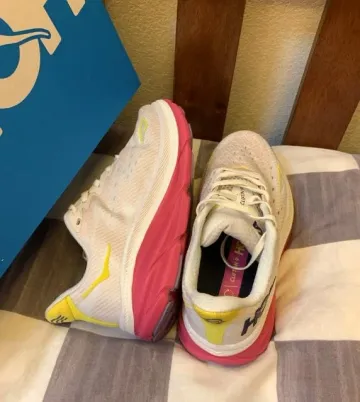 Hoka running shoes bike d'occasion — image 3 sur 12