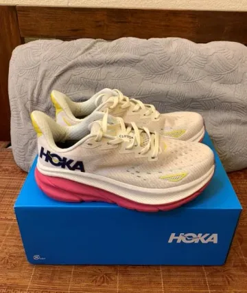 Hoka running shoes bike d'occasion — image 12 sur 12