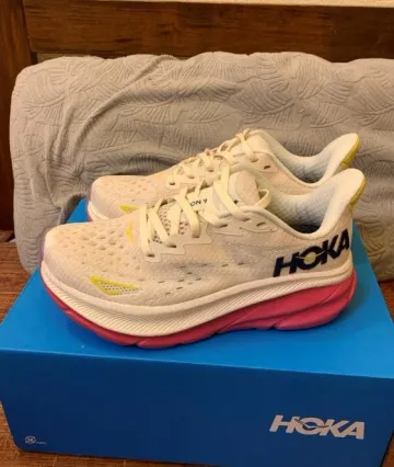 Hoka running shoes bike d'occasion — image 10 sur 12