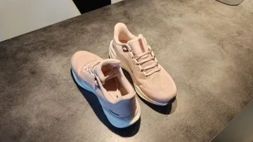 Used White React Revision bike — image 3 of 3