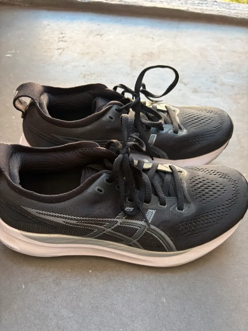 Used Asics Gel Kayano 31 Running Shoes