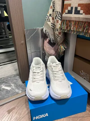 Hoka Bondi 9 bike d'occasion — image 2 sur 6
