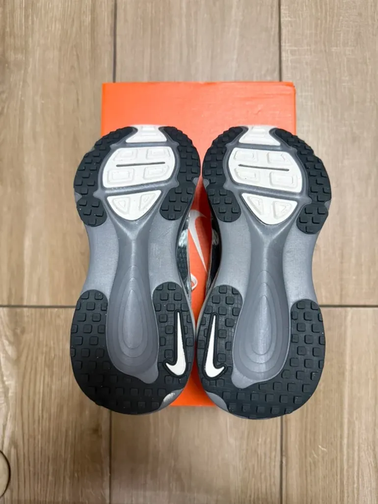 Used Nike Vomero 18 SE bike — image 5 of 10