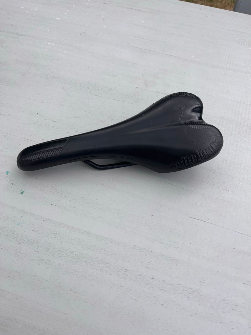Käytetty Selle Italia t11 2021 Saddles & Seatposts