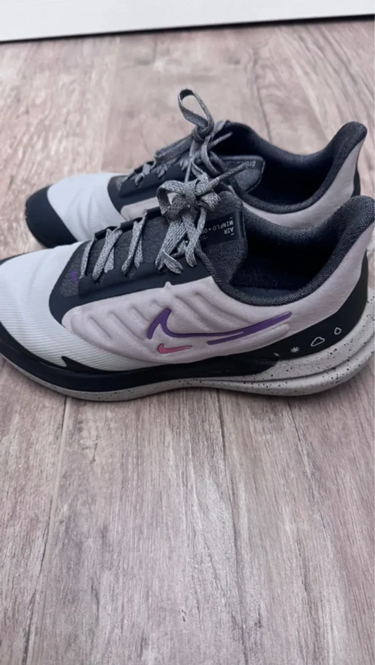 Used Nike Air Winflo 9 Shield bike — image 3 of 7