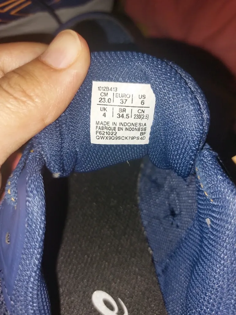 Used Asics Running Shoes bike — image 7 of 8