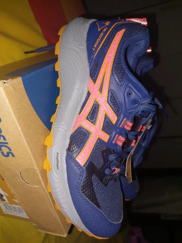 Used Asics Running Shoes bike — image 3 of 8