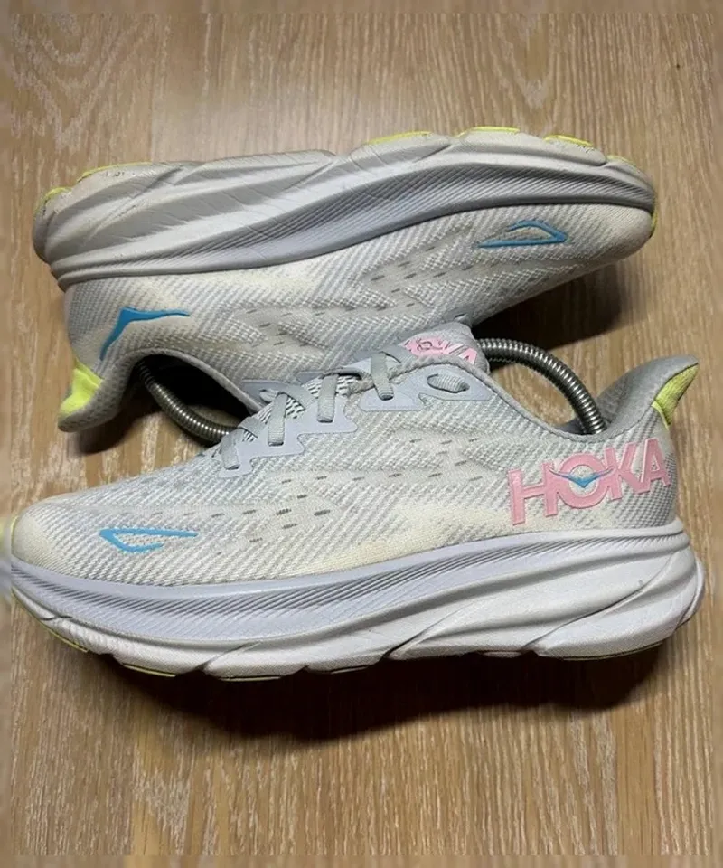 Premium Clifton 9 Wide Running Shoes usato