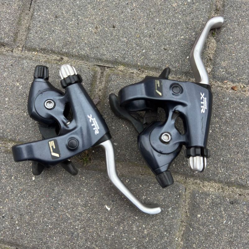 Used Shimano xtr ST- M900 shifters brake levers 3x8 speed Brakes