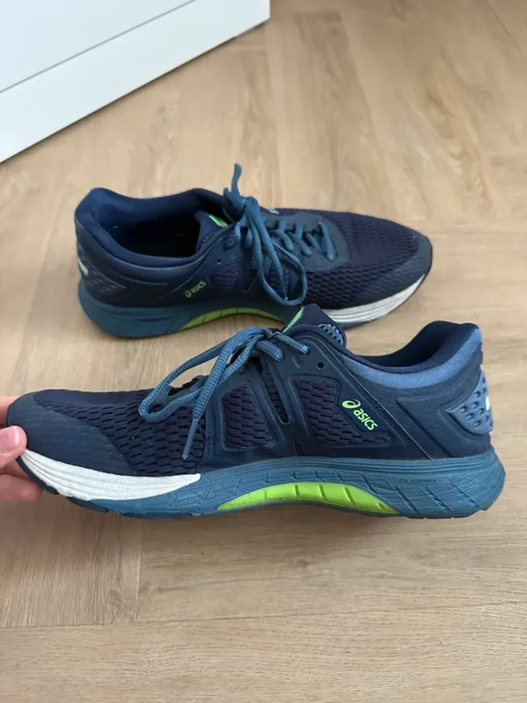 Used Asics Running Shoes bike — image 4 of 8
