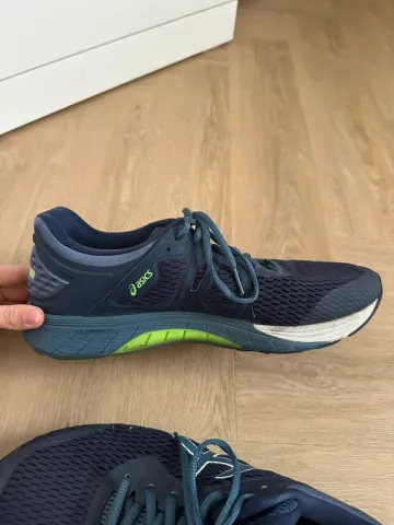 Used Asics Running Shoes bike — image 5 of 8