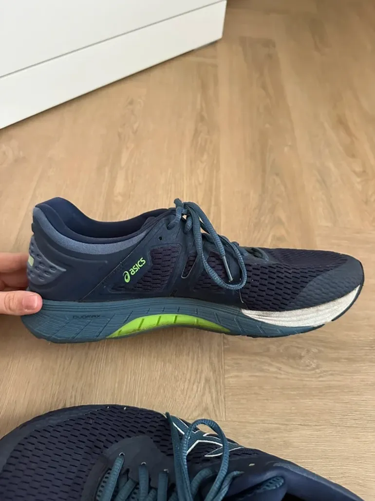 Used Asics Running Shoes bike — image 5 of 8