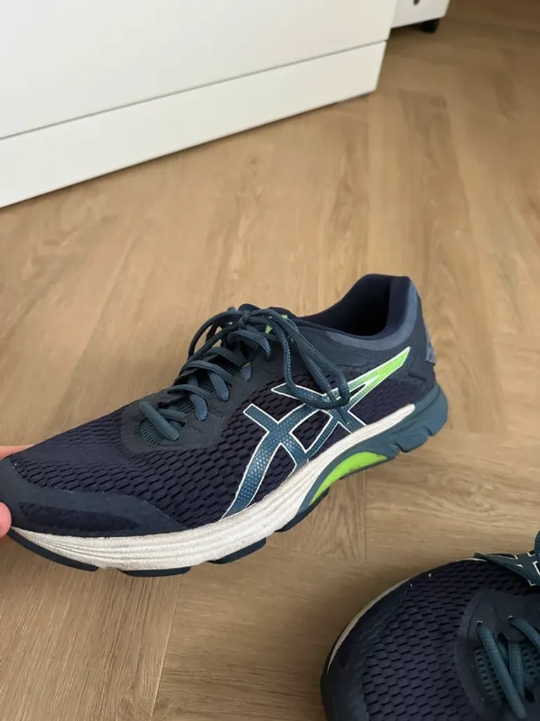 Used Asics Running Shoes bike — image 6 of 8
